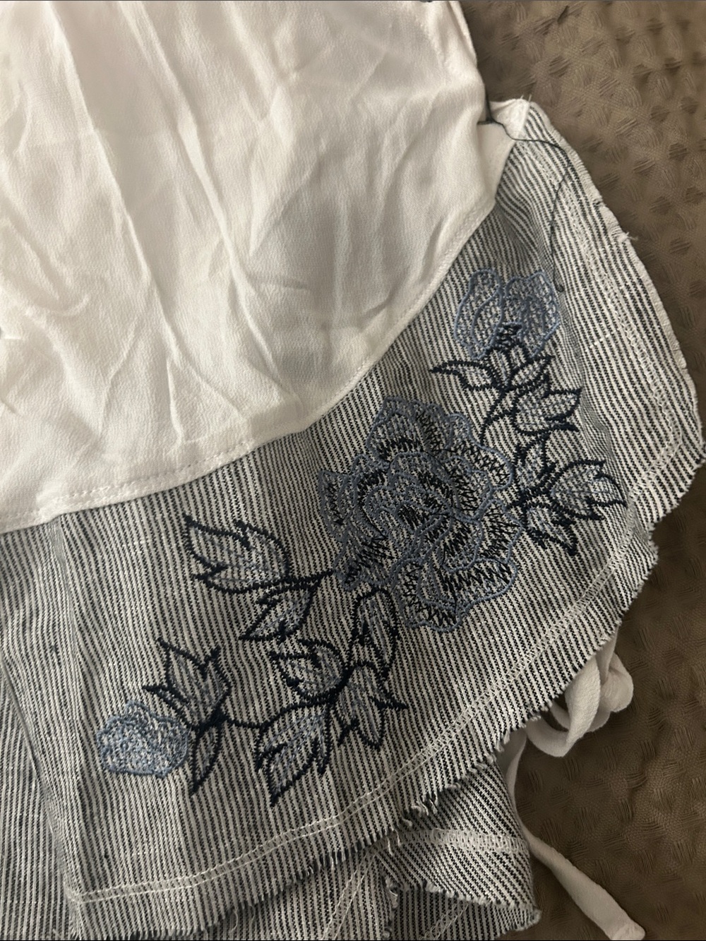 🇺🇸 Mind Set by XCVI White Linen Peasant Blouse with embroidered Blue Floral Trim - Picture 6 of 7